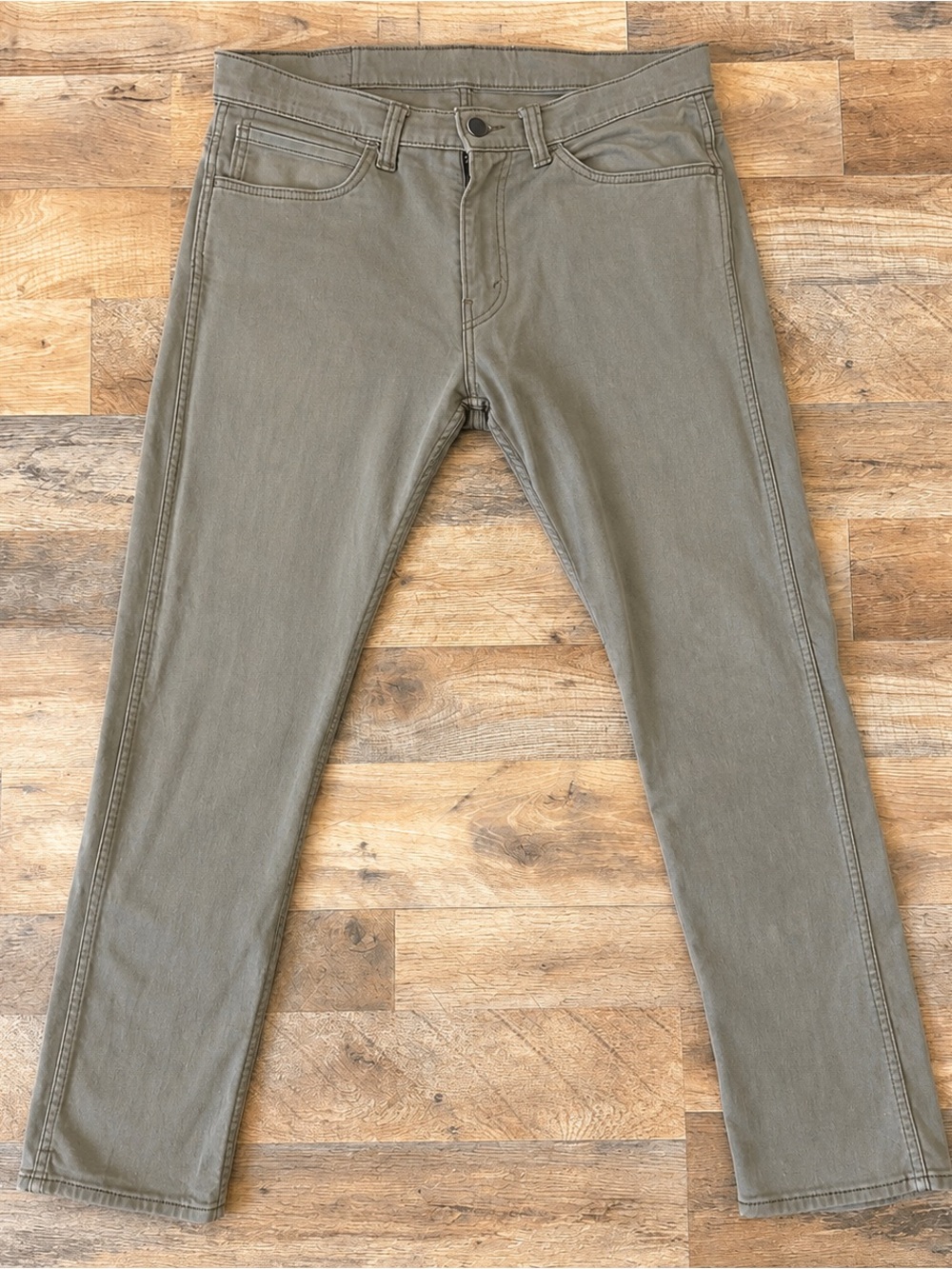 Levi's Slim Straight Jeans in Olive